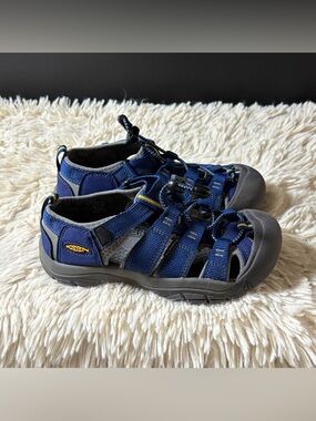 KEEN Newport H2 Sandals Big Kids Blue Depths Gargoyle Size 2